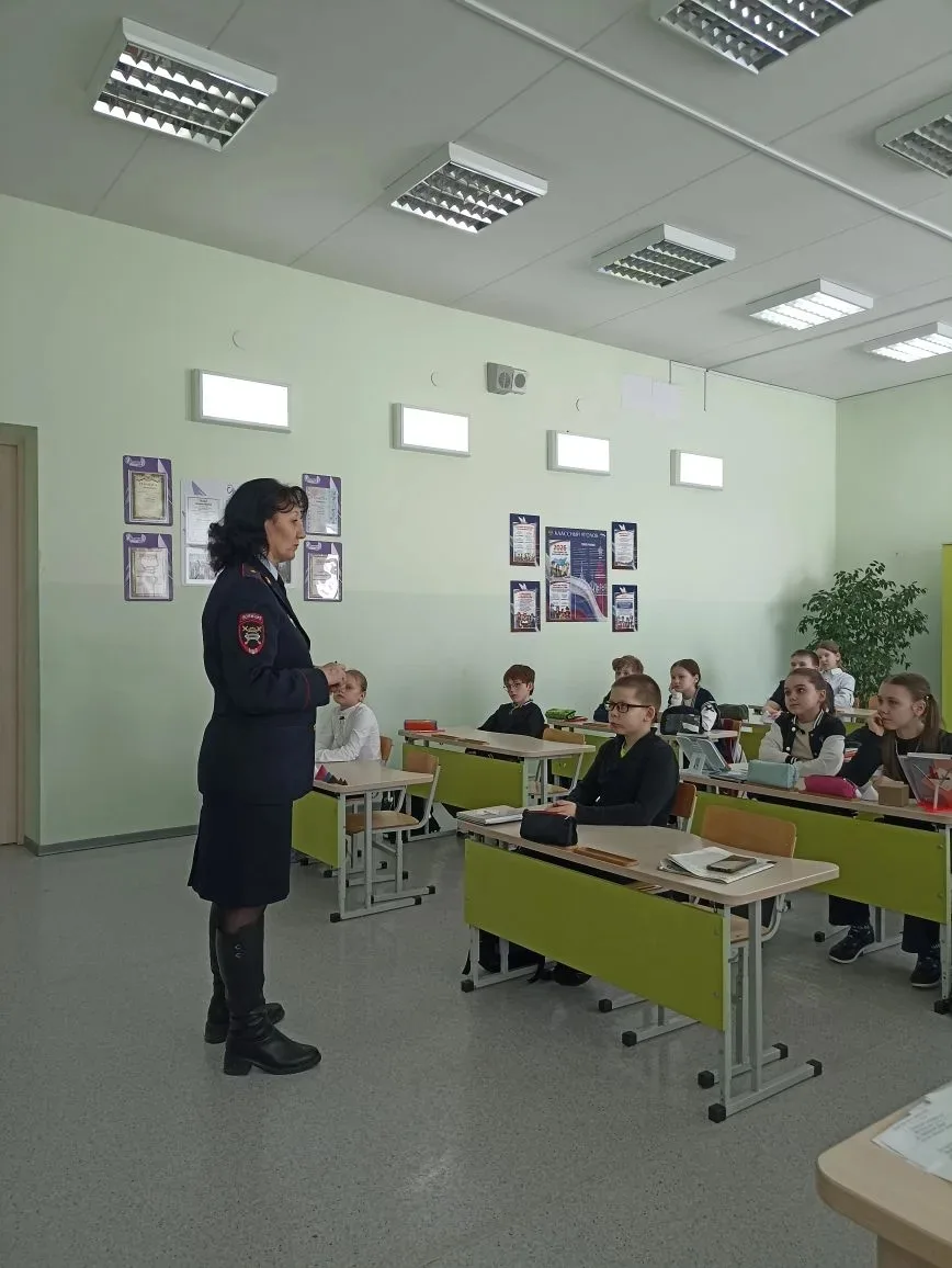 4-го марта, для учащихся 4-х классов состоялась важная встреча с сотрудником ГИБДД — старшим государ