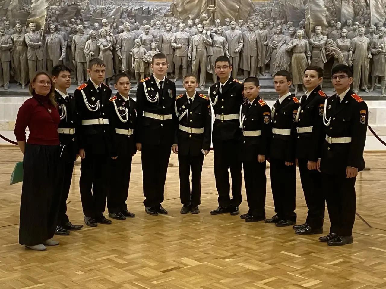 🇷🇺Кадеты 7 класса «К» на каникулах  Во время каникул кадеты 7 класса «К» посетили павильон № 1 на ВД