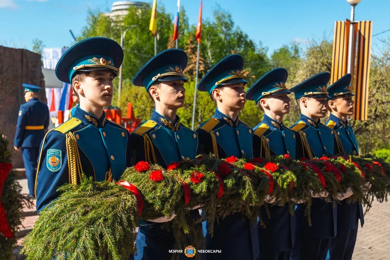 Дорогие чебоксарцы! С Днём Великой Победы!  Сегодня, 9 мая, каждый из нас чувствует особое единение 