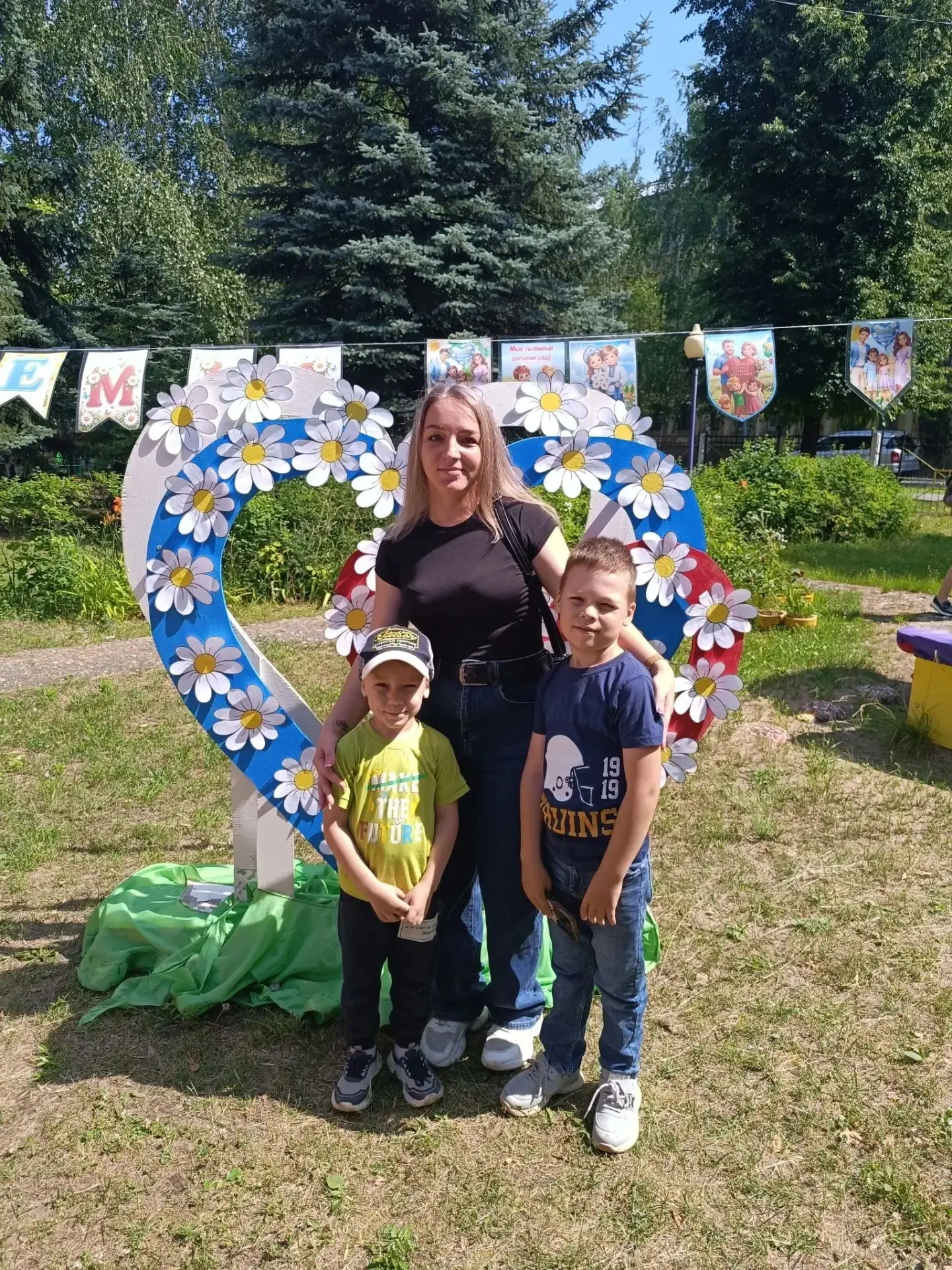 Маленькие ромашки с большой любовью ❤ 🌼 

Ярко, трогательно и творчески отпраздновали День семьи, л