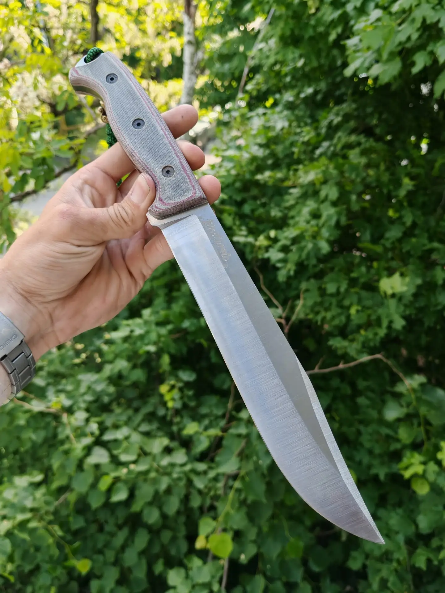 Бастардо.
Регринд в 0,6 и накладки из микарты.

Нож Bastardo
от_подписчика_kizlyarsupreme