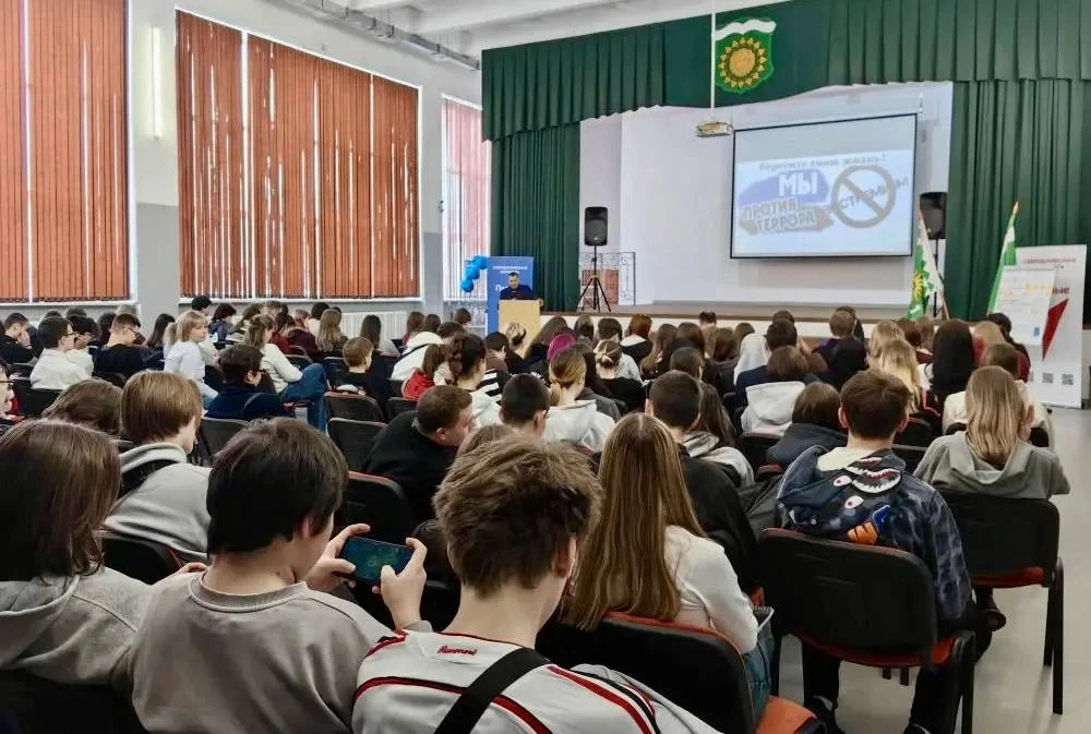📣 Профилактические лекции о методах вербовки в деструктивные организации прошли в Бере...