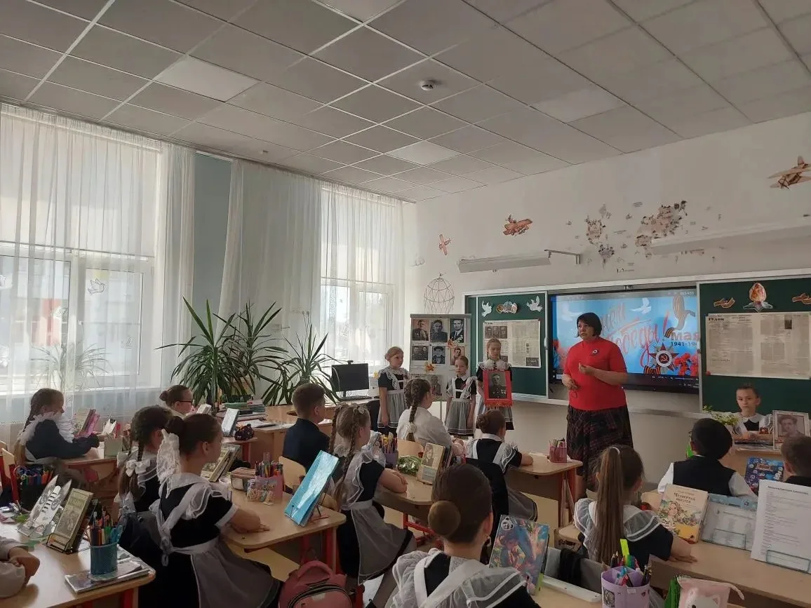Память в детских сердцах: тематический классный час в 3-П классе 🎖️  Накануне великого праздника Поб
