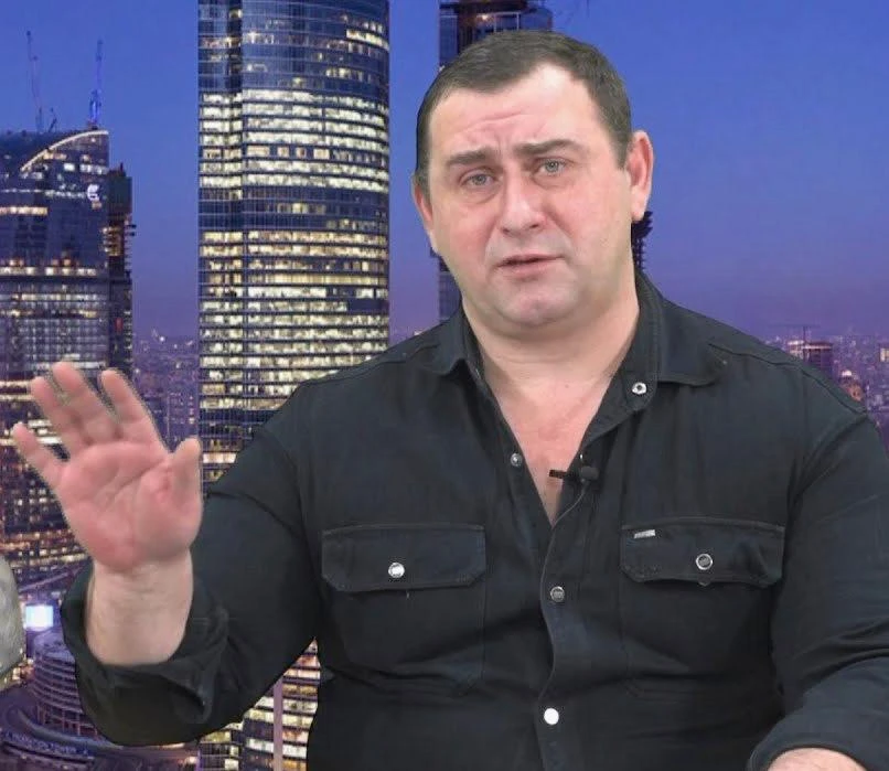 Политического блогера и публициста Максима Калашникова вызвали в полицию из-за публикации последстви