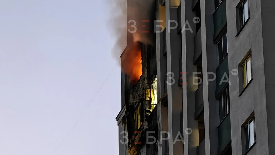 🏢💥🛸Из-за попадания беспилотника ночью начался пожар в многоэтажке во Владимире