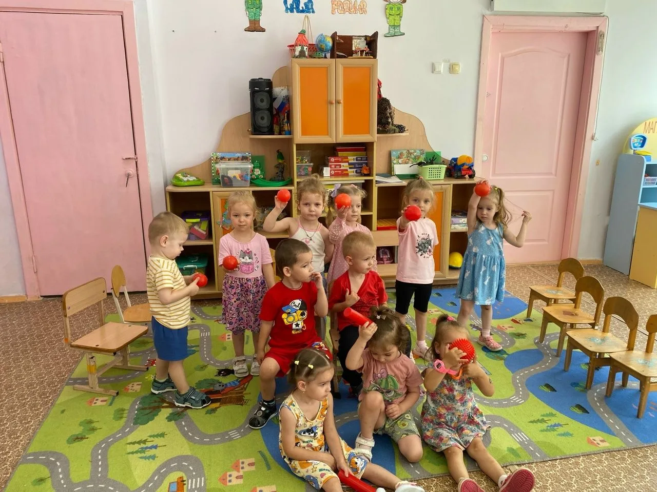 🔴❤️ Цветная неделя в нашем детском саду продолжается! Сегодня — Королевство КРАСНОГО цвета! ❤️🔴

К
