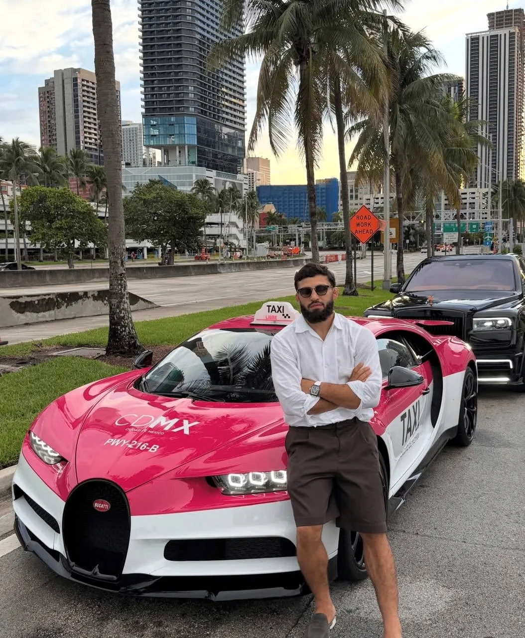 🚕 Арман Царукян устроил себе подработку в США — катал пассажиров на розовом Bugatti в ...