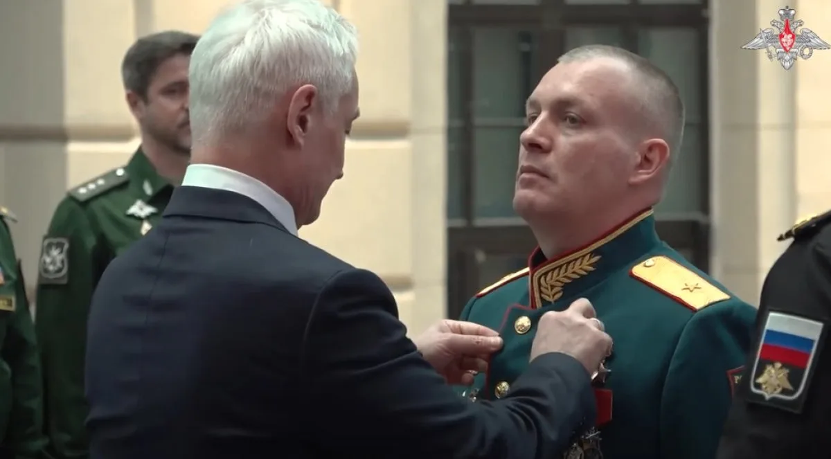 Погиб Герой РФ из Казани Антон Грунис. Об этом сообщил военный корреспондент Юрий Котенок.