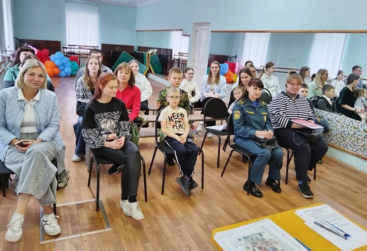 В нашем центре прошло родительское собрание-практикум «Безопасный летний отдых».
