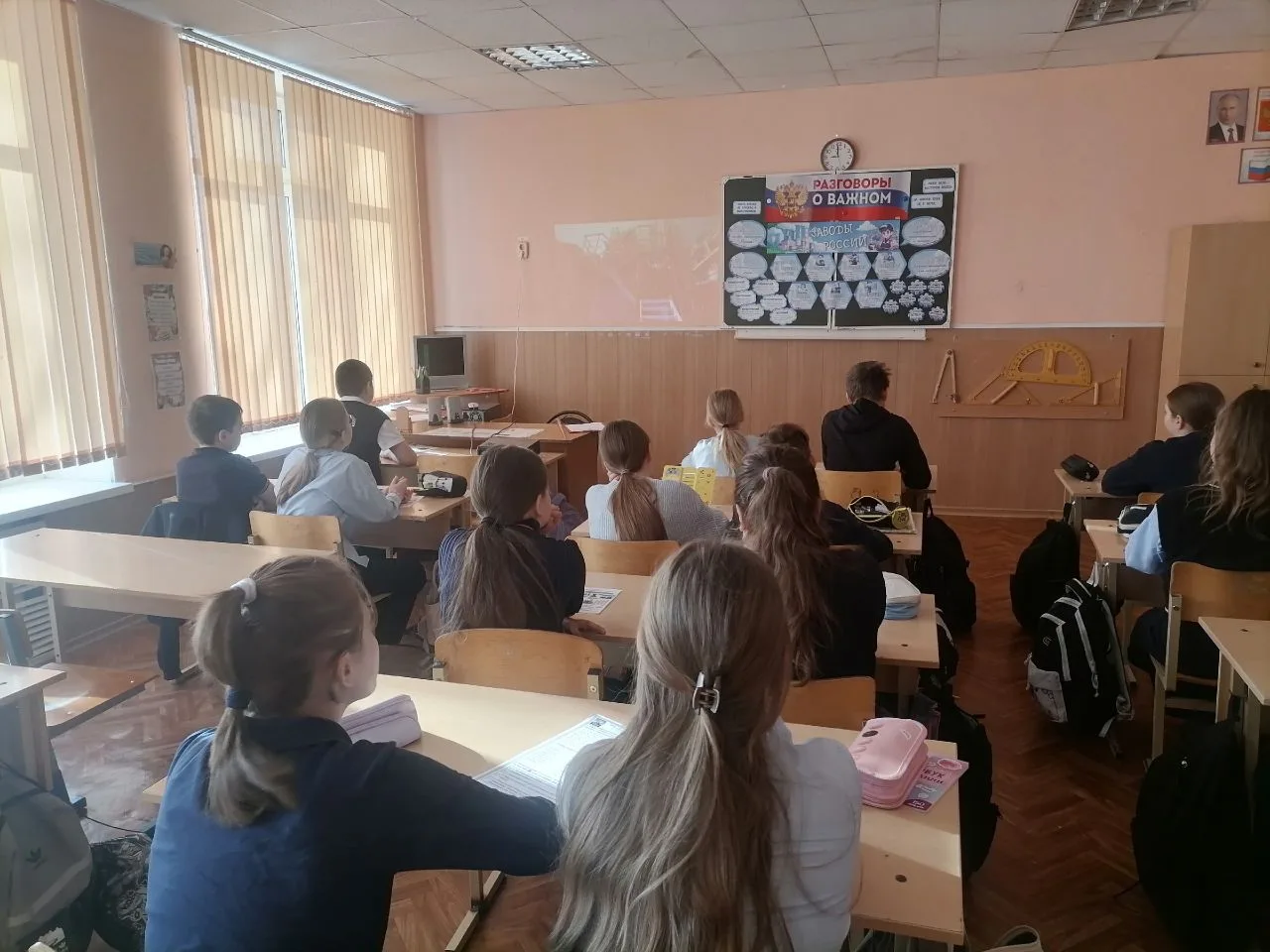 16 марта для обучающихся 5 Б класса МБОУ Староюрьевской СОШ прошёл разговор о важном на тему "Заводы
