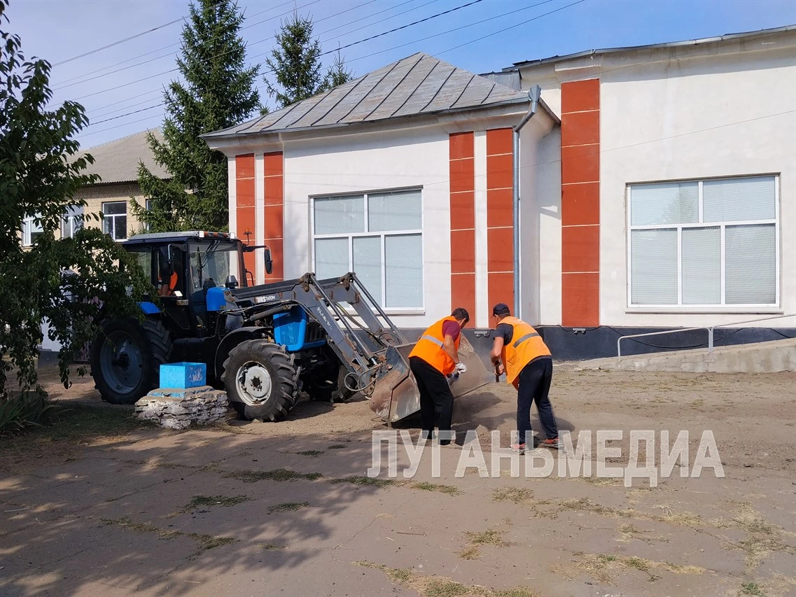 ❕В поселке Белокуракино обновляют тротуары