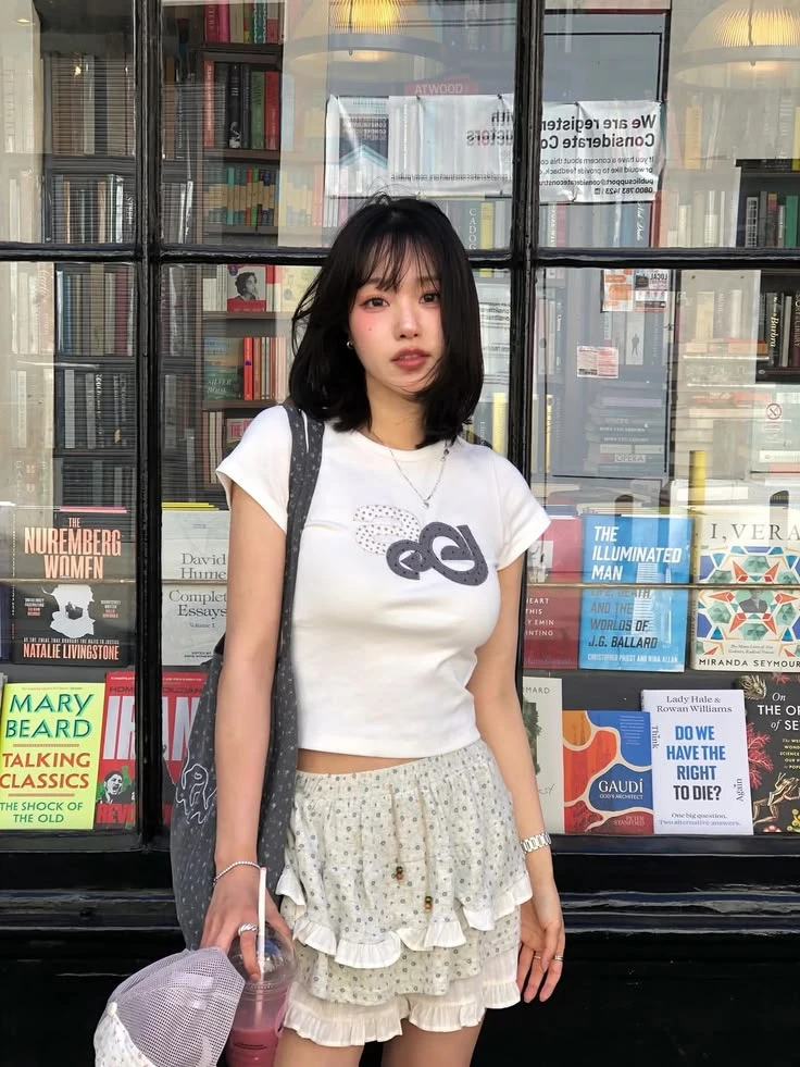 › Что читают в Сеуле: 3 хита корейских книжных 📚🇰🇷

⠀𝅭ㅤ𝅭ㅤ⎯⎯ㅤ୨⠀♡⠀୧⠀⎯⎯⠀ㅤ𝅭ㅤ𝅭

Корейцы обожают чи