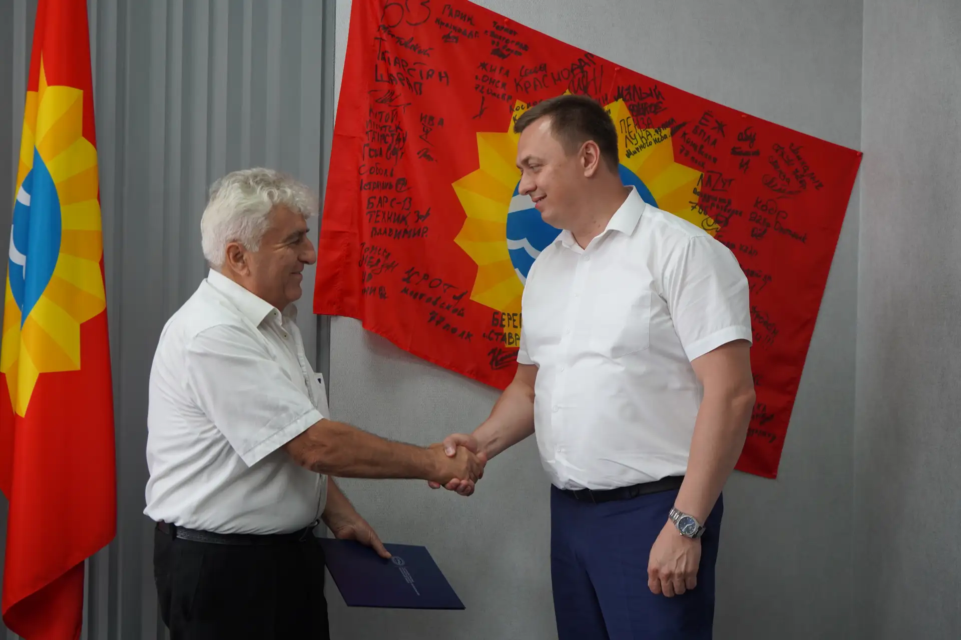Сегодня поздравил с днем рождения Владимира Максимовича Коробкина. Знаковый для Вознесенской человек