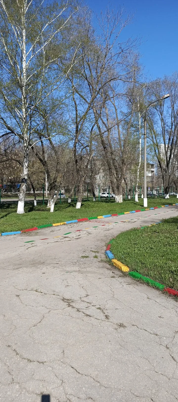 благодаря рукам наших сотрудников, сад с наступлением весны преобразился)