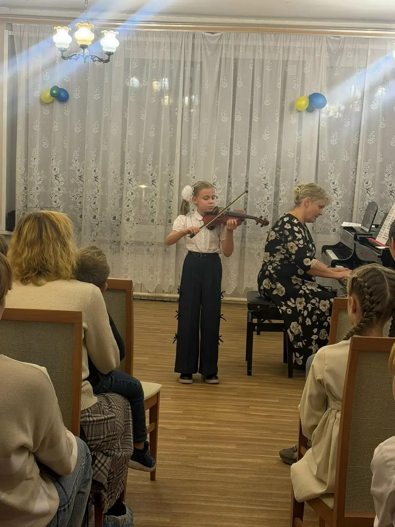 2 октября в ДШИ СП «Камертон» состоялся концерт, приуроченный сразу к нескольким праздн...