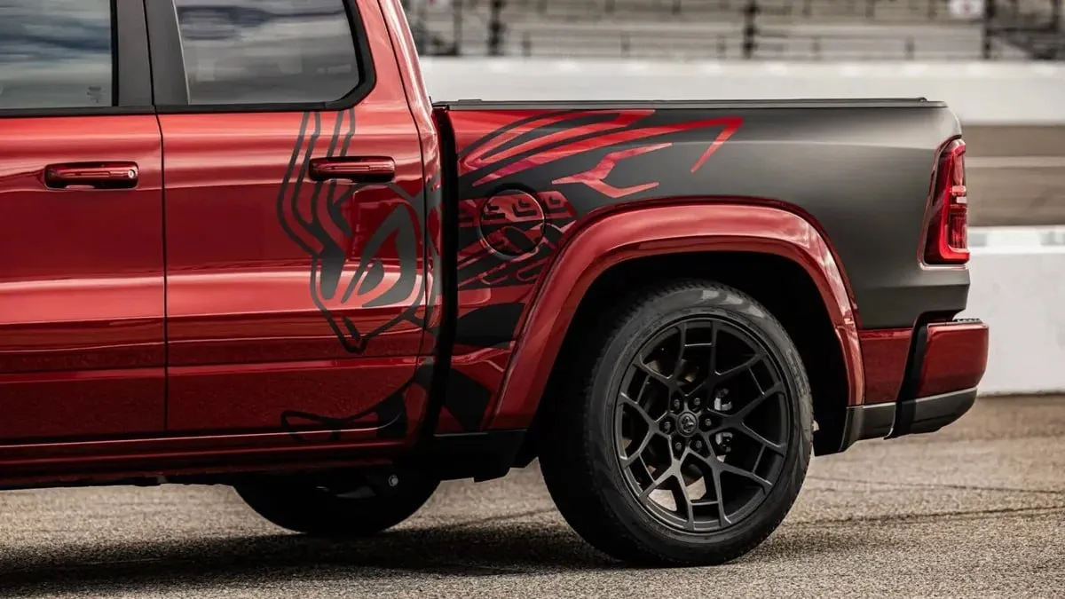 Ram выкатил сразу три «заряженных» пикапа из линейки Rumble Bee  Самый могучий — Ram 1500 Rumble Bee