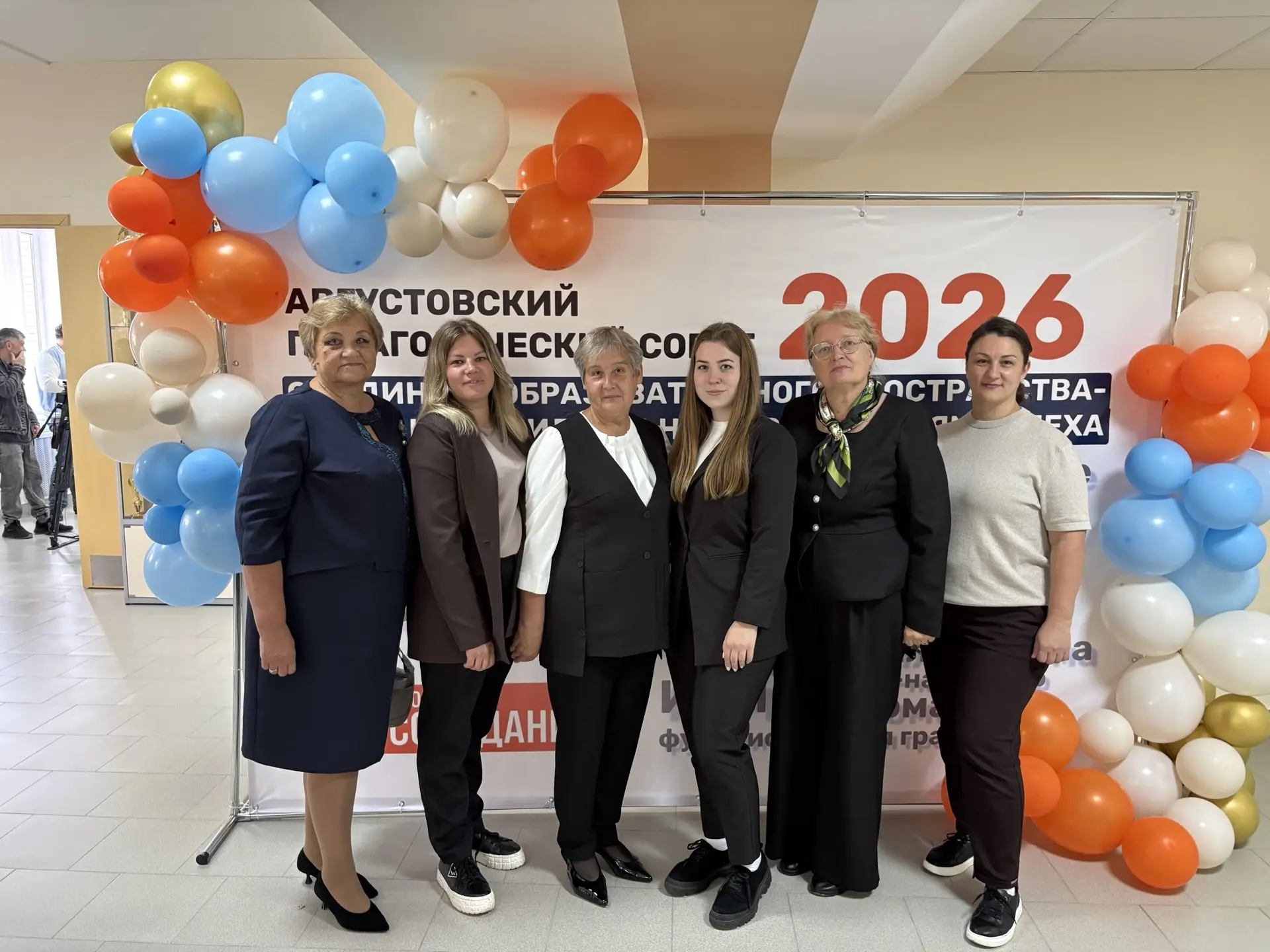 Команда педагогов школы на августовском педагогическом совете в Сельцовской школе, 25.0...