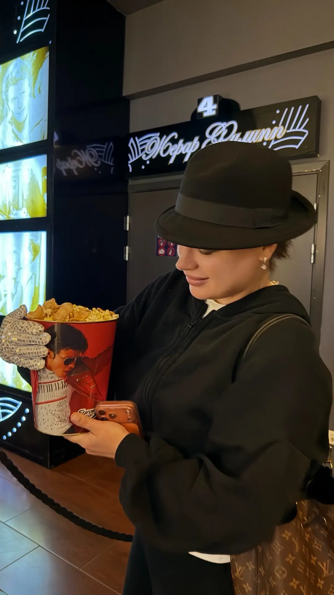 Сходили позавчера на премьеру фильма «Майкл»- байопик о легендарном певце Майкле Джексоне

Для меня 