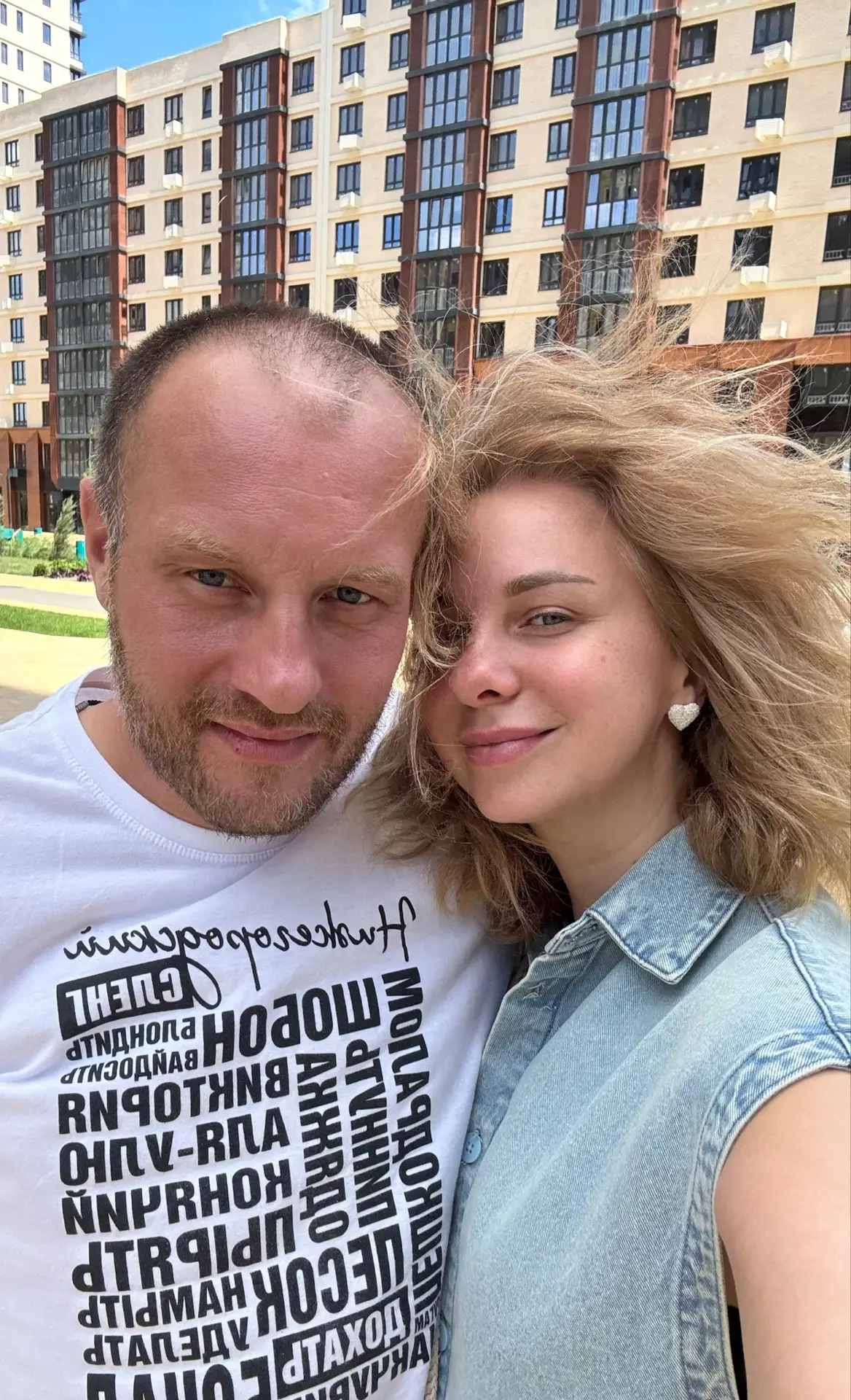 Убежали сегодня от детей попить кофе вдвоем! В соседнее ЖК) 

Это не мы такие, жизнь такая)