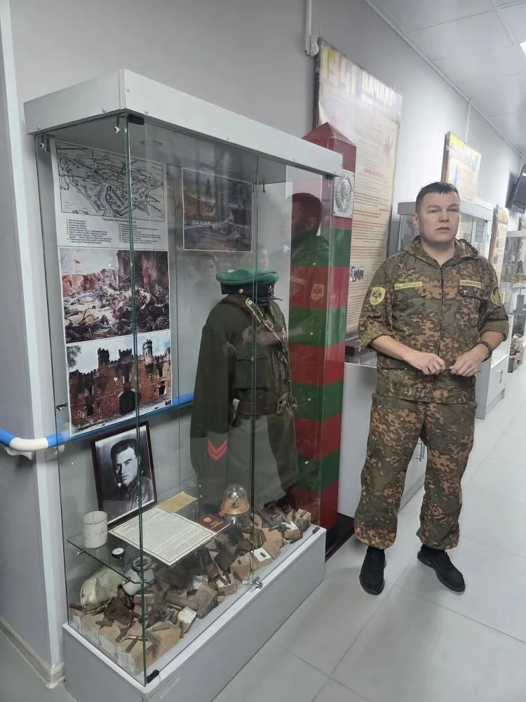 В преддверии Дня защитника Отечества Юные Жуковцы шестых классов (руководитель отряда — Мингалеева А