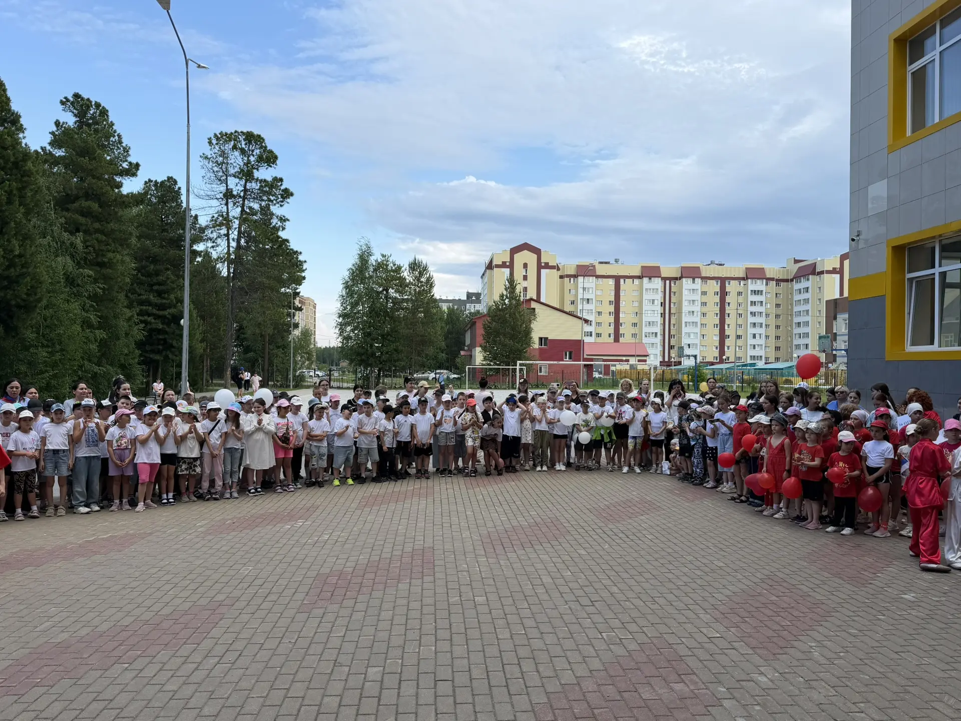 🎉 День России в 31‑й школе: праздник единства, творчества и радости! 🎉

12 июня наша страна отмети