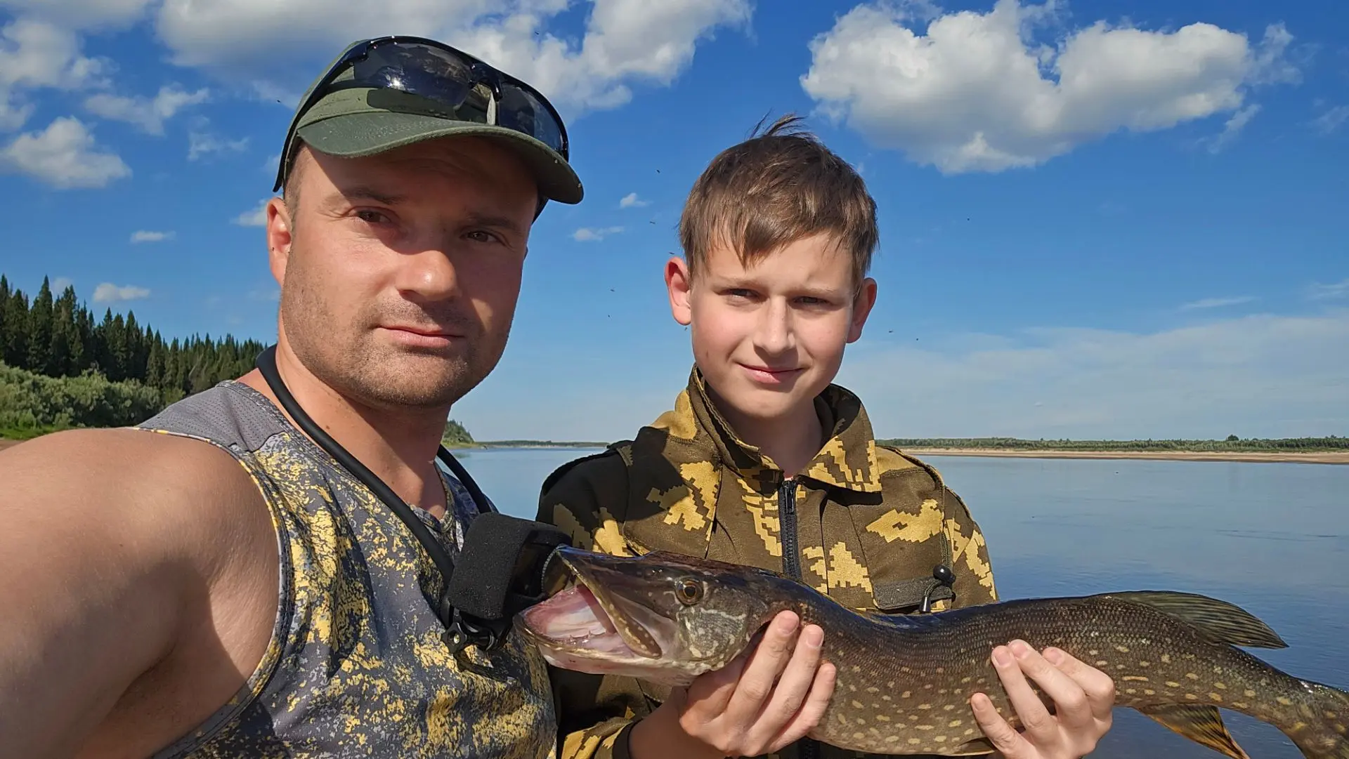 Рыбалка с племянником, Никита впервые брал спиннинг в руки, поймал 5 щук, несколько язей и окуней. Р