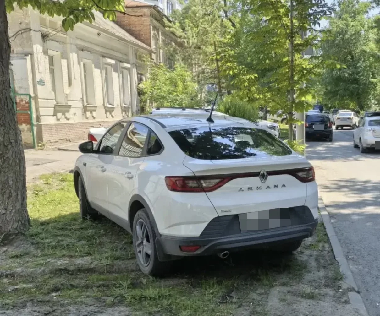 ▶️Случаи парковки автомобилей на зеленых зонах регулярно фиксируются сотрудниками отдела благоустрой