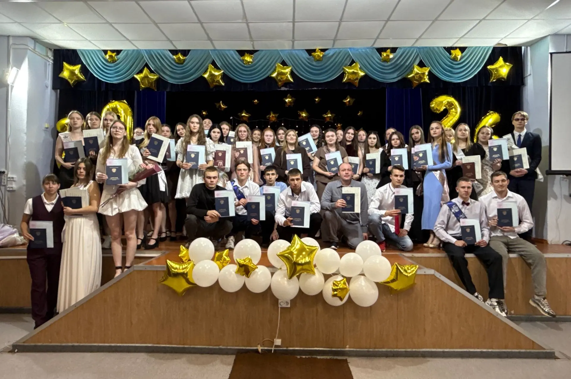 🎉 Первый выпуск Орлово-Вятского колледжа педагогики и профессиональных технологий 2026 года

В зале