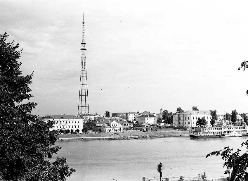 Новгород. Вид на берег реки Волхов. 1959 г. Собрание фотодокументов ГАНО. Н-115