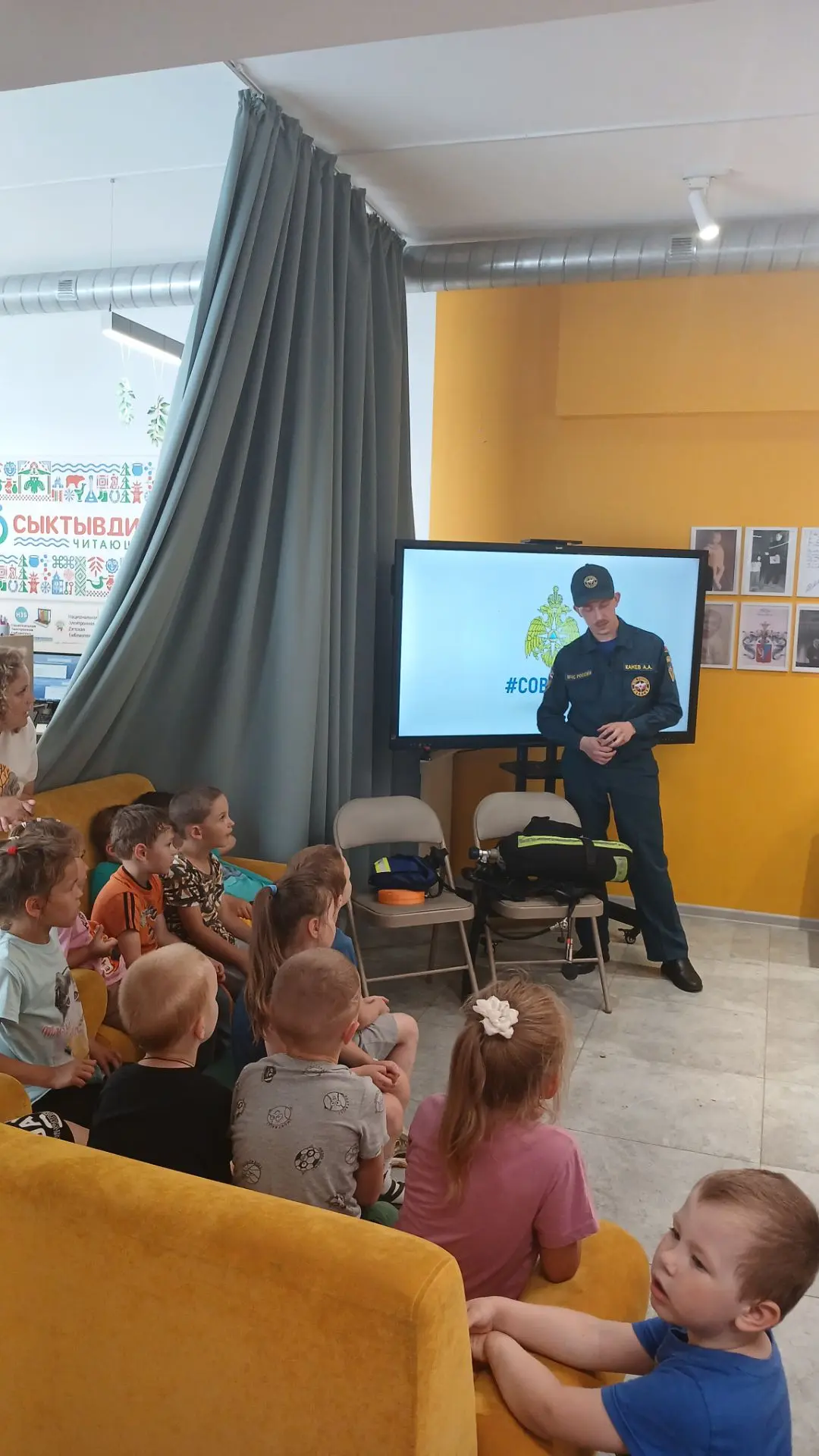 Урок безопасности в библиотеке имени Сергея Михалкова 📚👨‍🚒

Сегодня наши старшие дошколята побыва