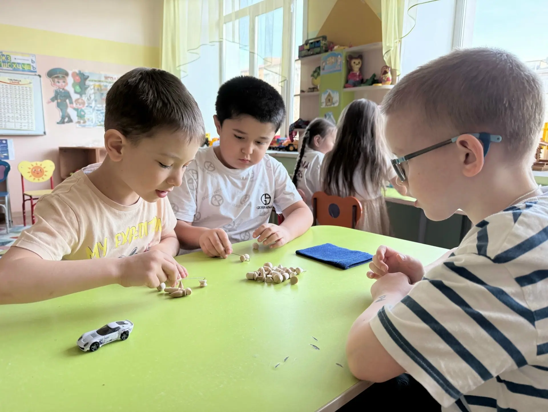 Это вам не в бирюльки играть! А вы знаете, что такое бирюльки? 🎲😊