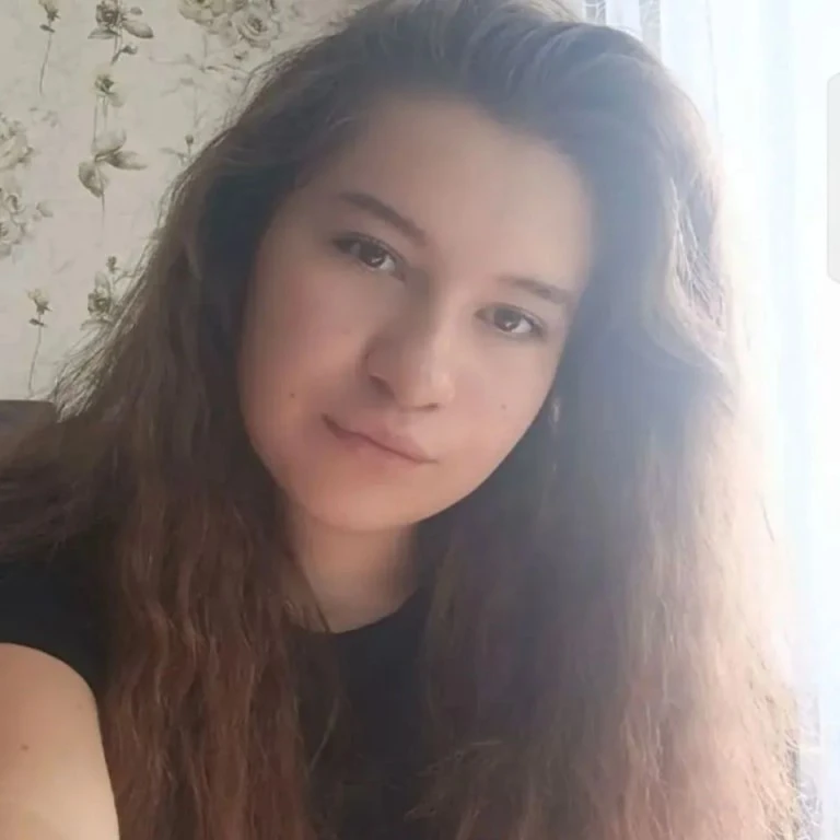 👧 Анастасия, 18