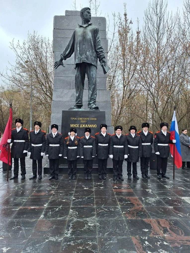ПАТРИОТИЧЕСКАЯ АКЦИЯ  ⭐ Кадеты 8 «Б» приняли участие в Патриотической акции в честь Международного д