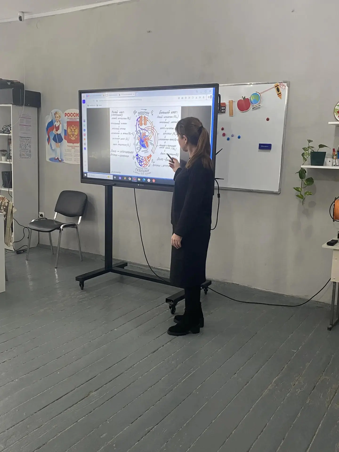 🔬 В центре «Точка роста» прошёл увлекательный урок биологии на тему «Органы кровообращения»!    Учен