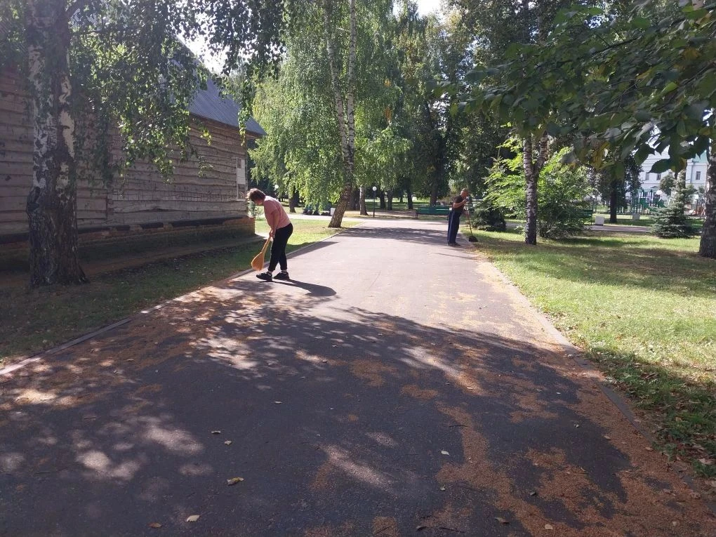 4 сентября сотрудники МАУ «АР Наровчатского района» провели уборку закрепленных террито...