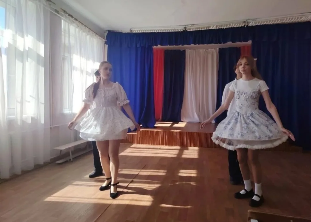 «ОТ БРЕСТА ДО БЕРЛИНА»: ПАМЯТЬ, ОЖИВШАЯ НА СЦЕНЕ🎗  08.05.2026, в преддверии Дня Победы, учащиеся 5–9