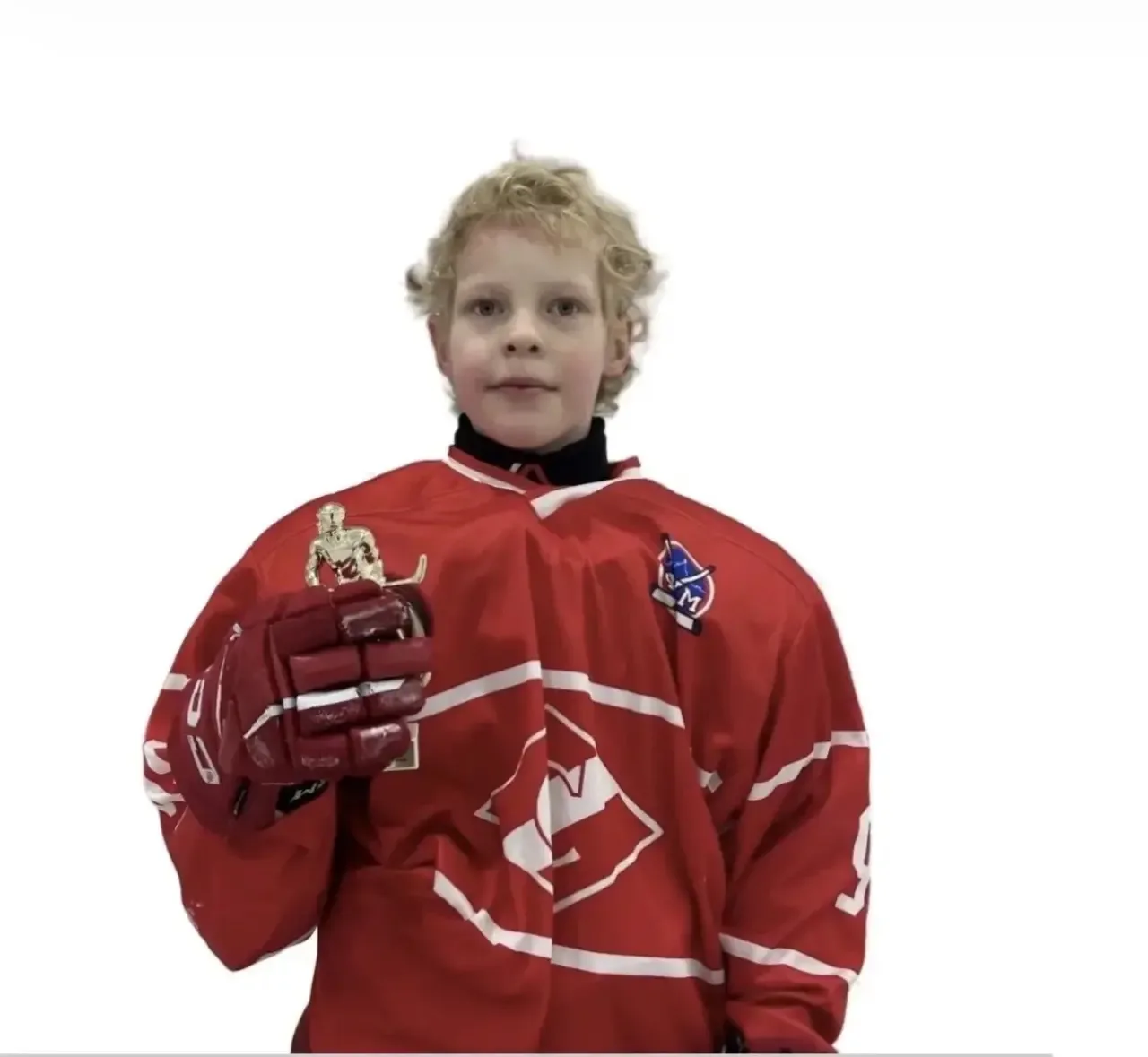 🌟 Знакомьтесь: Никита К.— ученик 1 «Б» и настоящий хоккеист! 🏒   Никита вместе с командой спартаковц