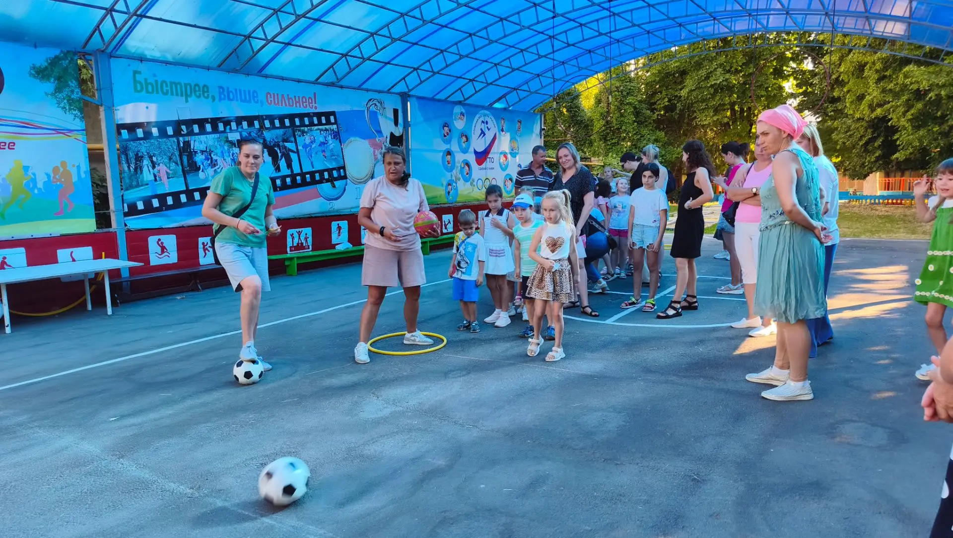 А после концерта гостей ждало Разноцветное пати. 🎆 
На творческих, интеллектуальных и спортивных ст