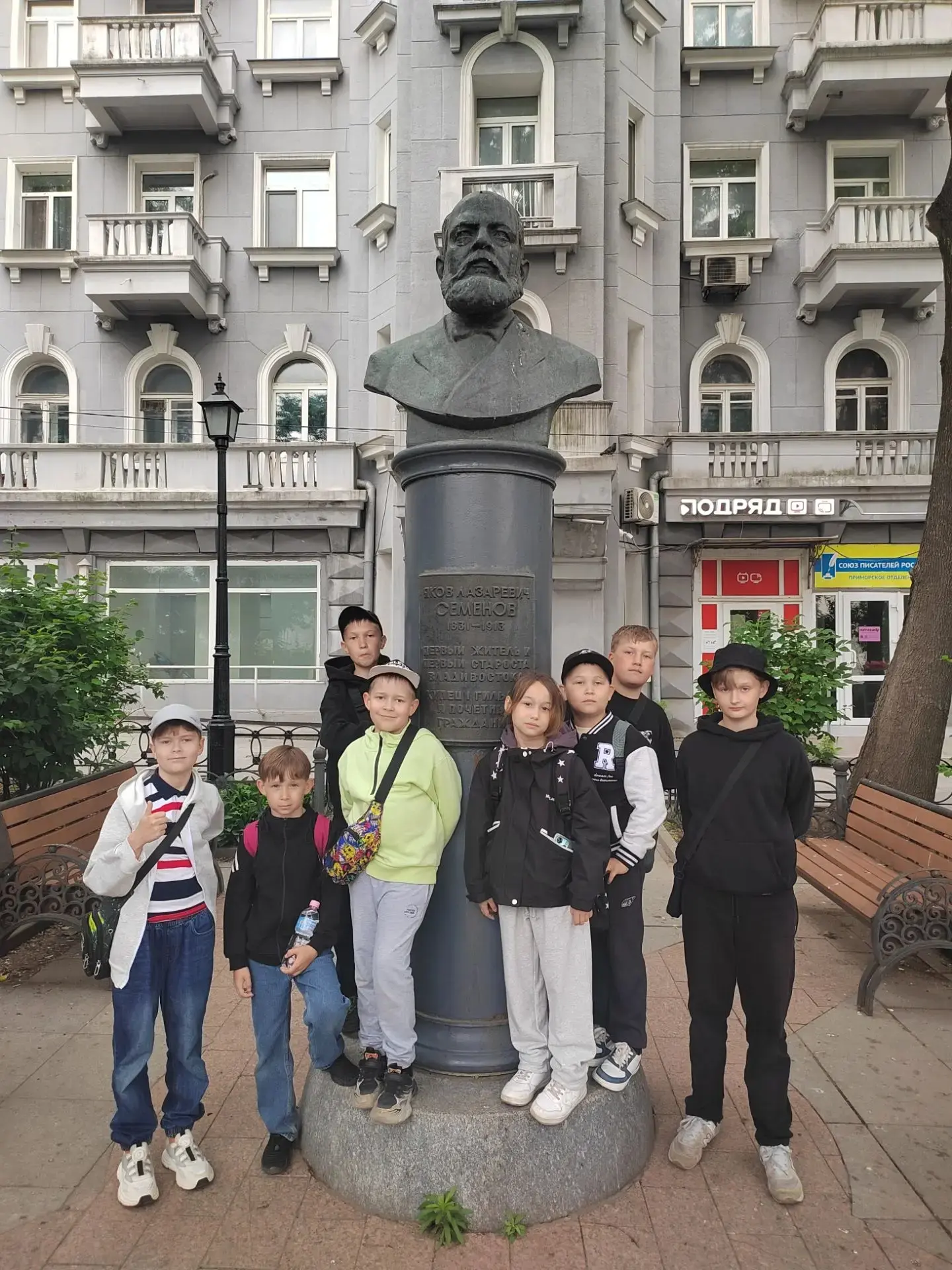 Ребята сегодня были в музее имени В. К. Арсеньева — ходили на экскурсию «Оттепель». 
Тема то непрост