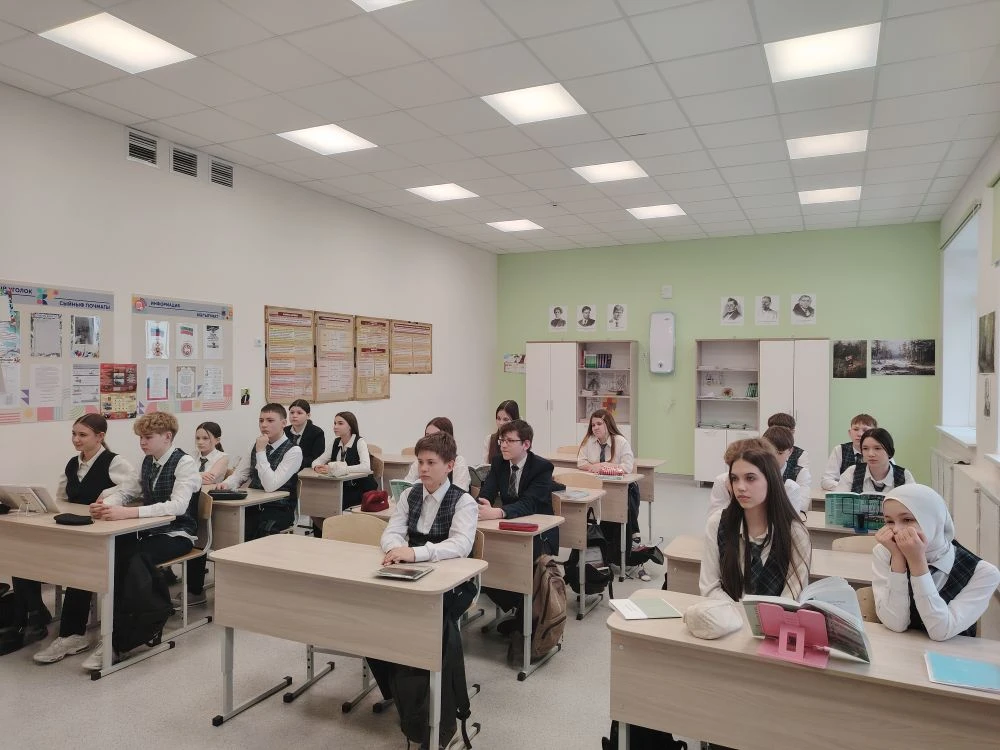 Рубрика: Творческая лаборатория  Сегодня, 9 апреля, на уроке литературы в 7 " А" классе было шумно, 
