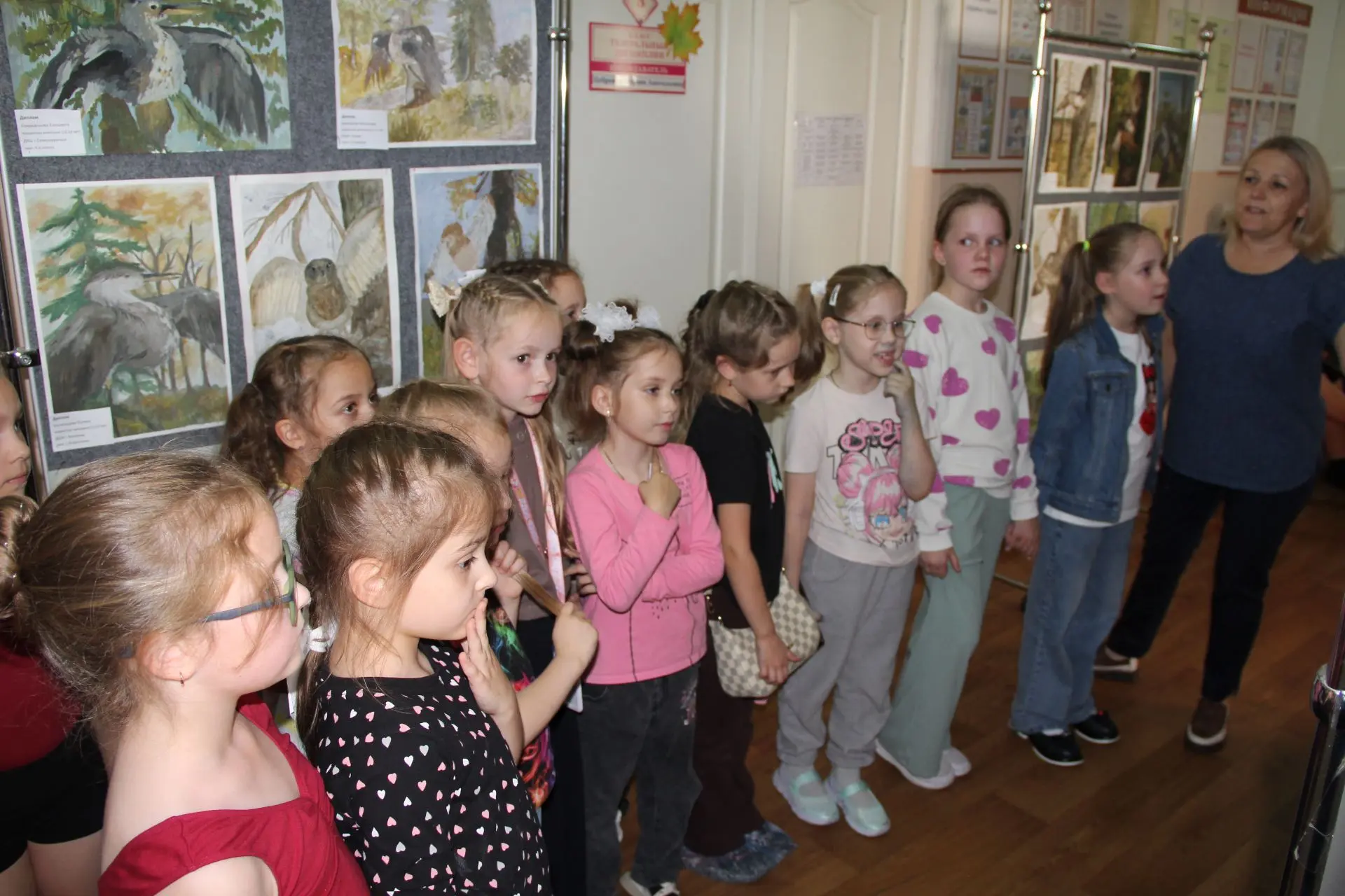 🎨 🍁 ✨ На первом этаже школы открылась выставка работ лауреатов и дипломантов III Обла...