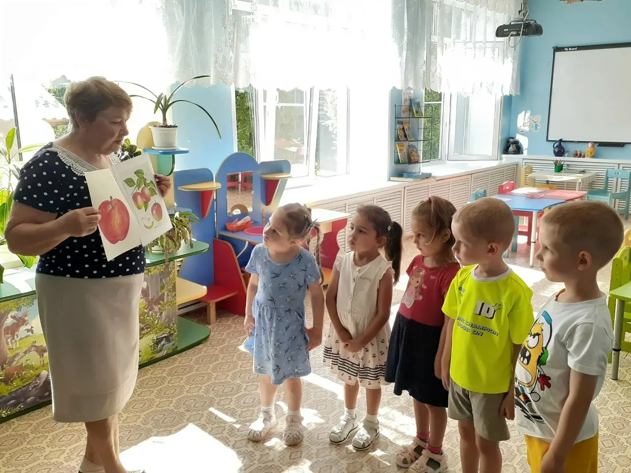В Международный день фруктов дети младшего возраста… превратились в настоящих исследова...
