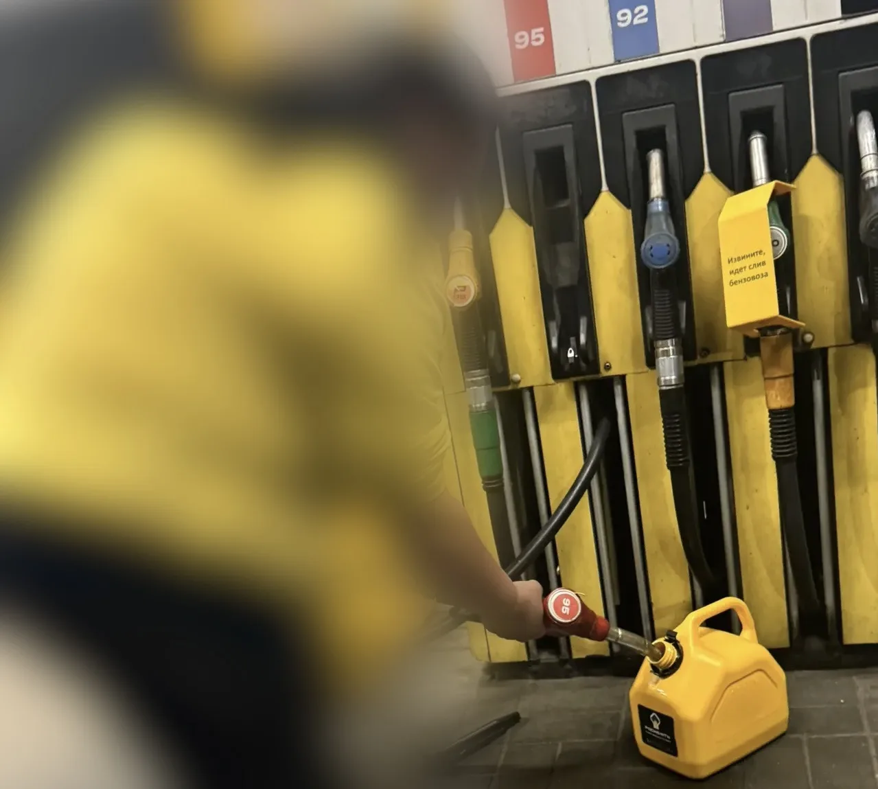 А ЧТО ПО КАНИСТРЕ? 🛢️⚡️

В комментариях уже начали спрашивать: «Где брали?», «А разве в канистры от