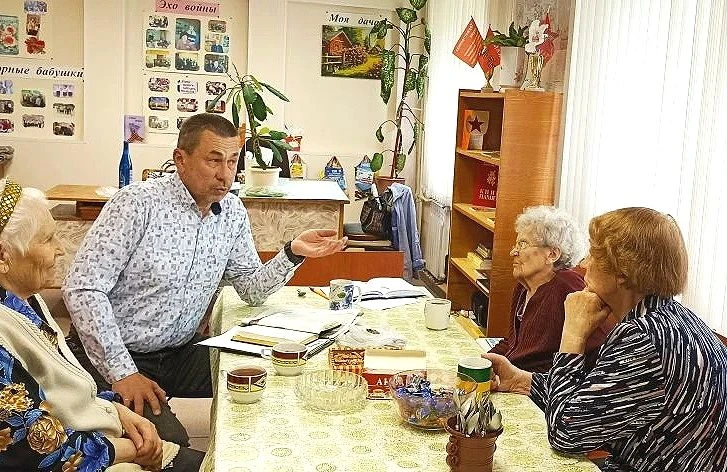 Депутат городского совета, исполнительный секретарь местного отделения партии «Единая Р...