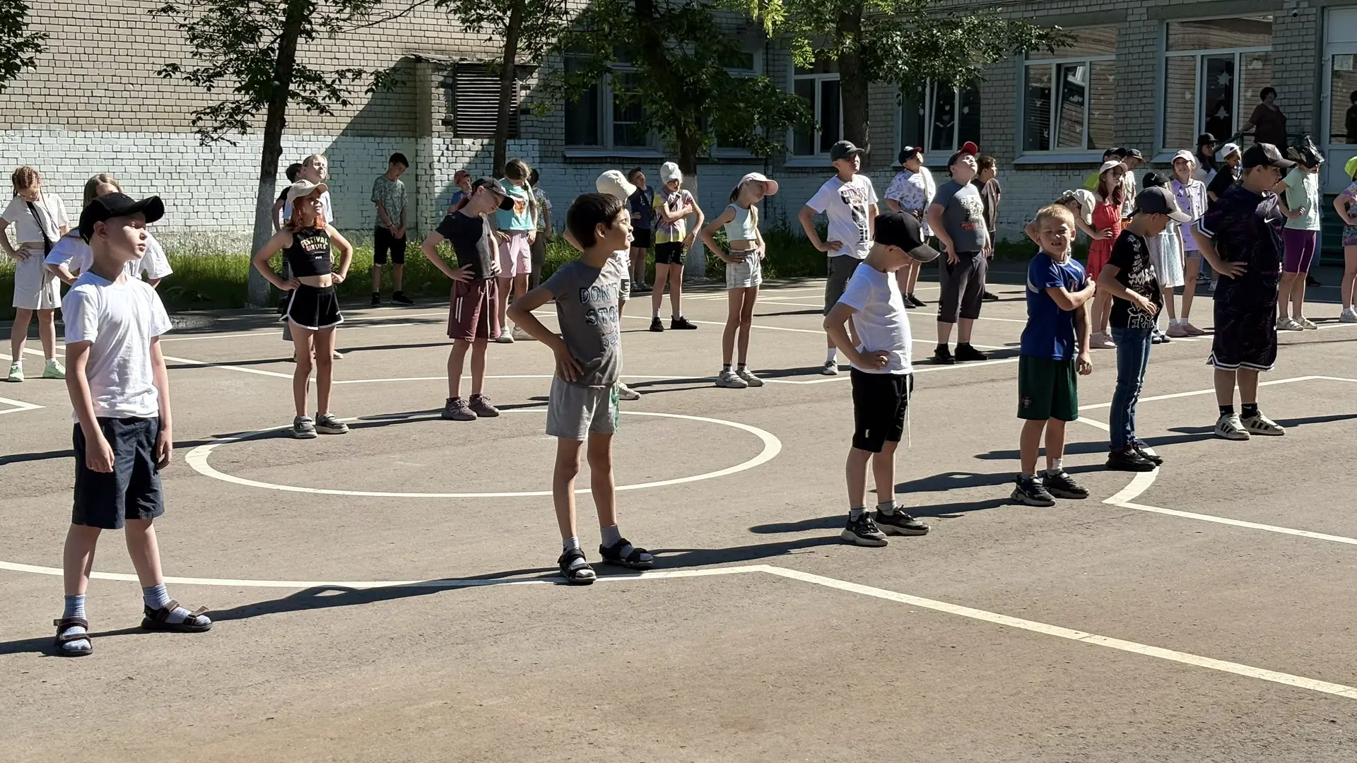 8-й день в «Непоседах»: зарядка, патриотизм, театр и море эмоций! ☀️🎭

Восьмой день в нашем любимом