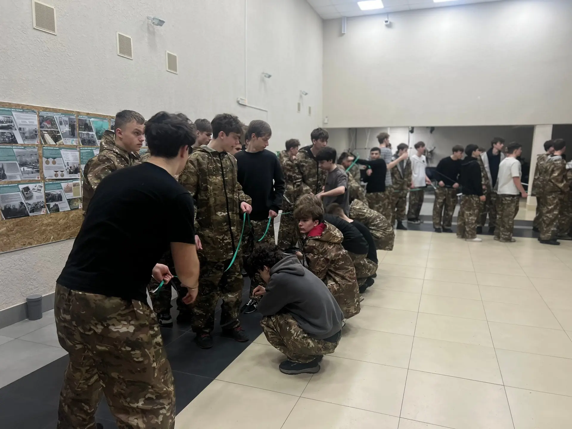 🌟 Военные сборы в центре «Авангард»: первый день насыщенных впечатлений! 🌟  Учащиеся 9А и 10А классо