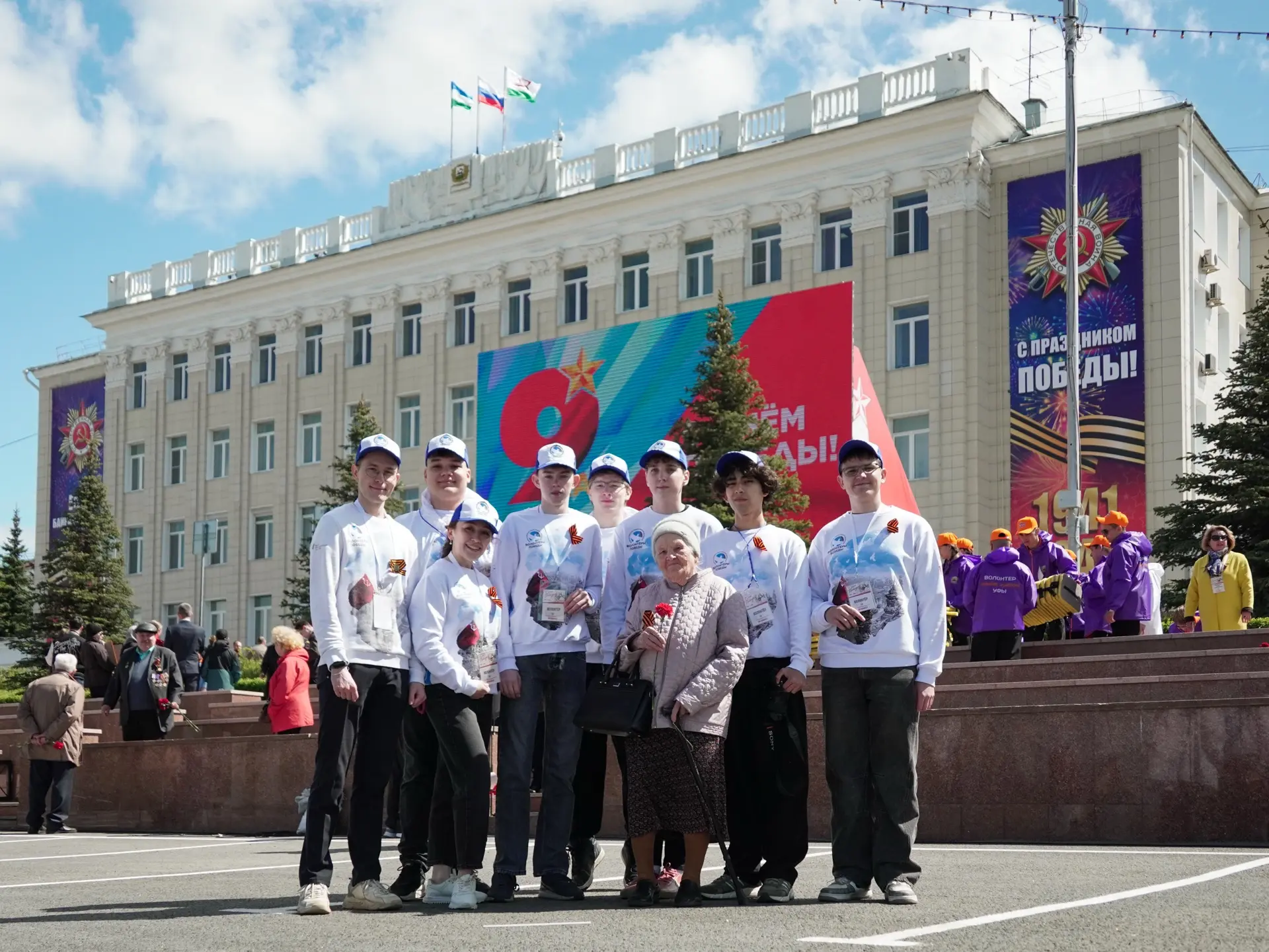 Торжественные парады Дня Победы прошли в десятках регионов по всей стране. Главными героями праздник