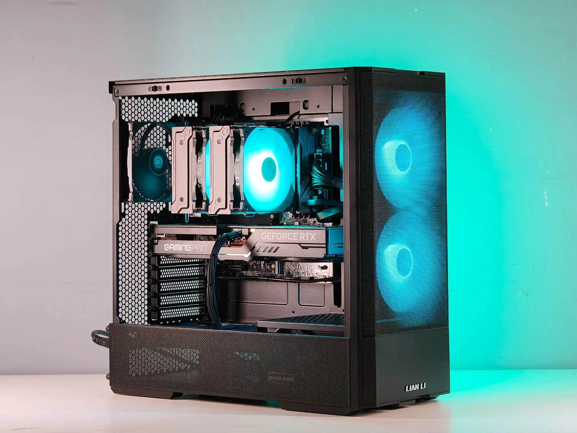 🕹 Игровой комп Ryzen 7800X3D и RTX 5070Ti в Lancool 207

Комплектация:

- Материнская плата ASRock 