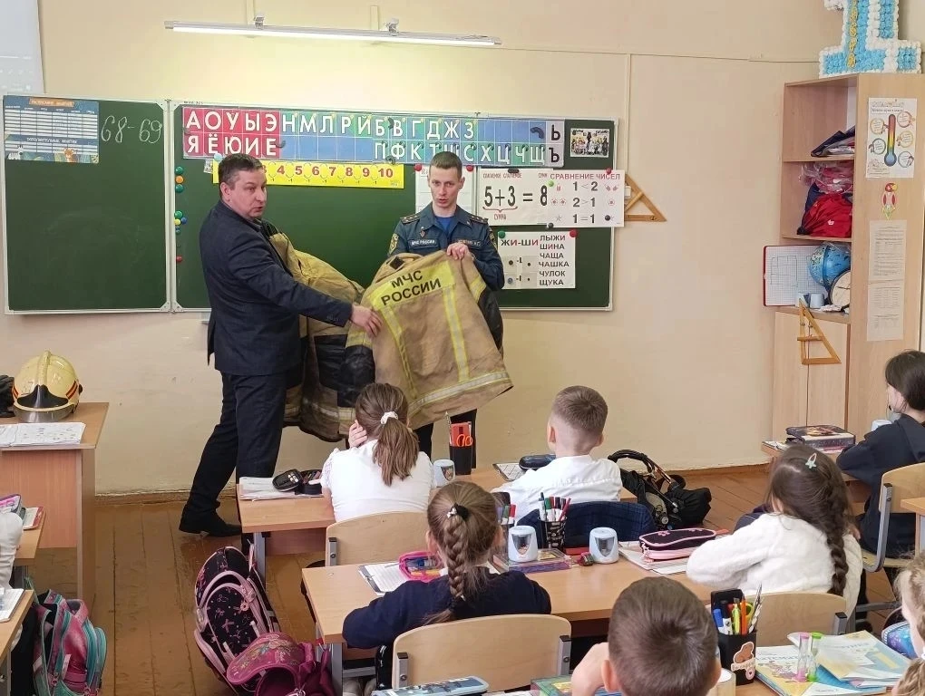 🔥🚒 Сегодня в начальном звене МБОУ "Еткульская СОШ" прошли открытые уроки мужества, которые оставили 