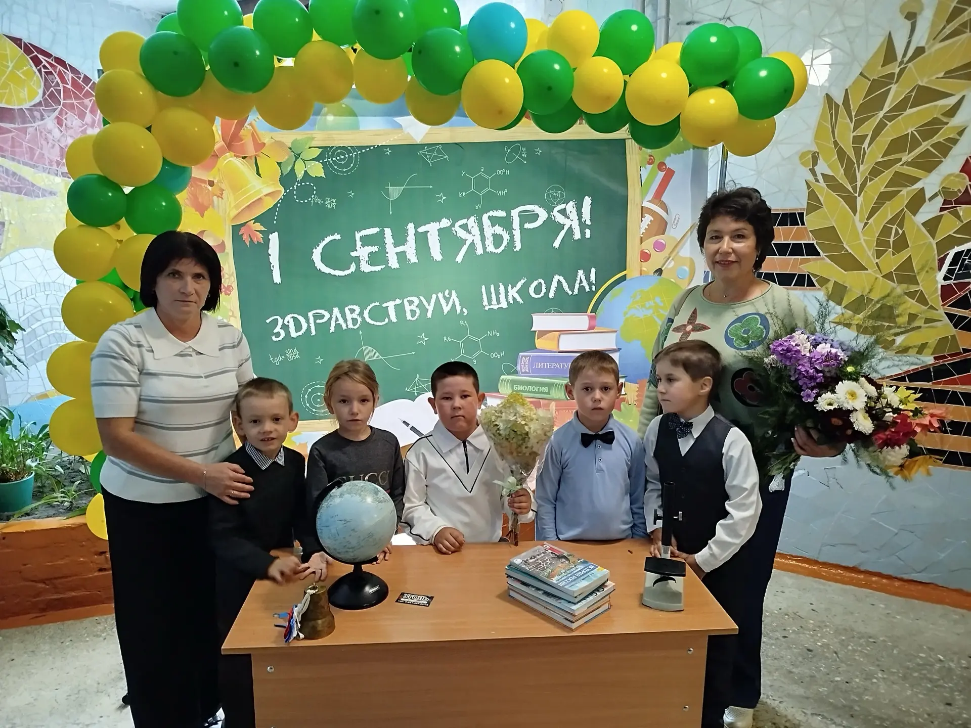 В День знаний  самые старшие ребята отправились с важной миссией — поздравить ребят-пер...